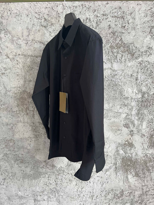 A simple long-sleeved single-breasted shirt with a double-layered collar, solid color and asymmetrical design