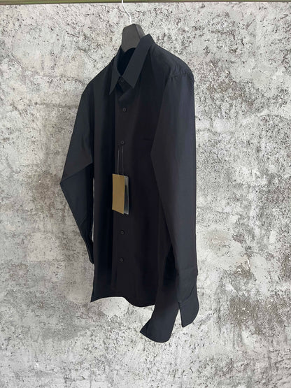 A simple long-sleeved single-breasted shirt with a double-layered collar, solid color and asymmetrical design
